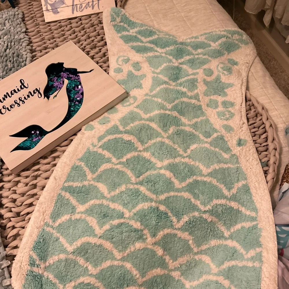 MERMAID DECOR! - Picture 1 of 11